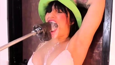Natural brunette solo toying