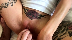 Hot amateur babe toys her orgasmic pussy