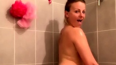 Hot amateur blonde pregnant toying her pussy solo