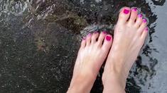 Amateur Foot Fetish Girlfriend Sucks and gives a Footjob