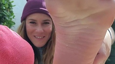 Gorgeous blonde teen Kelly Candy foot fetish