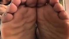 Amateur Foot Fetish Girlfriend Sucks and gives a Footjob