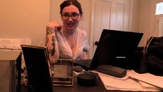 Bettie Bondage – The Free Use Workplace